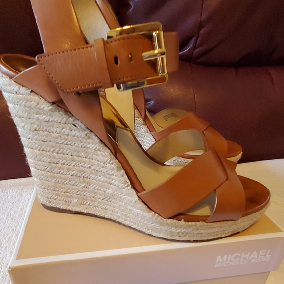 Shoes - Picture 5 of 6